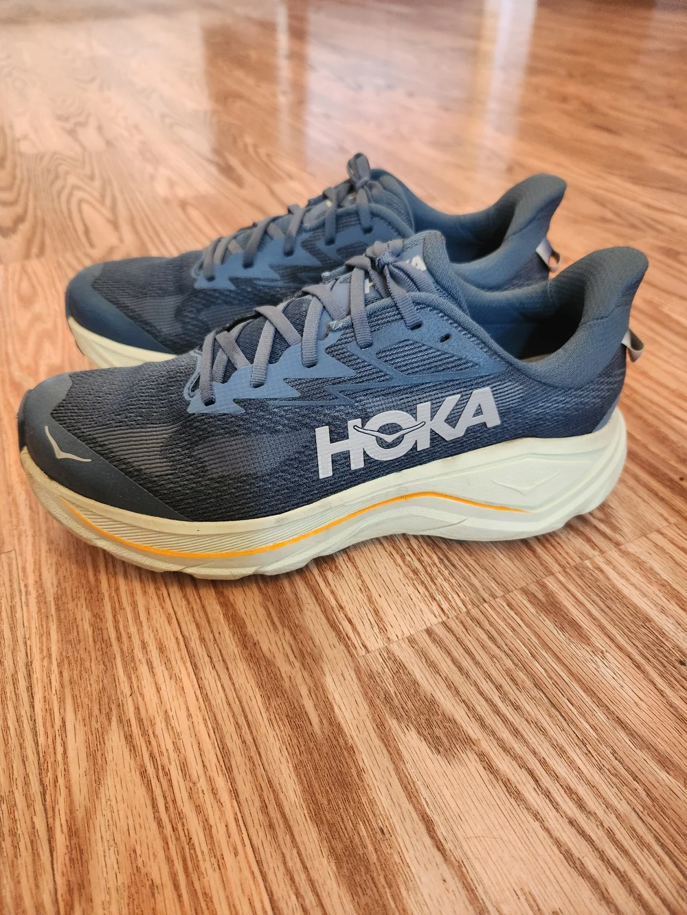 HOKA WIDE Challenger 8 Trail Running Shoes